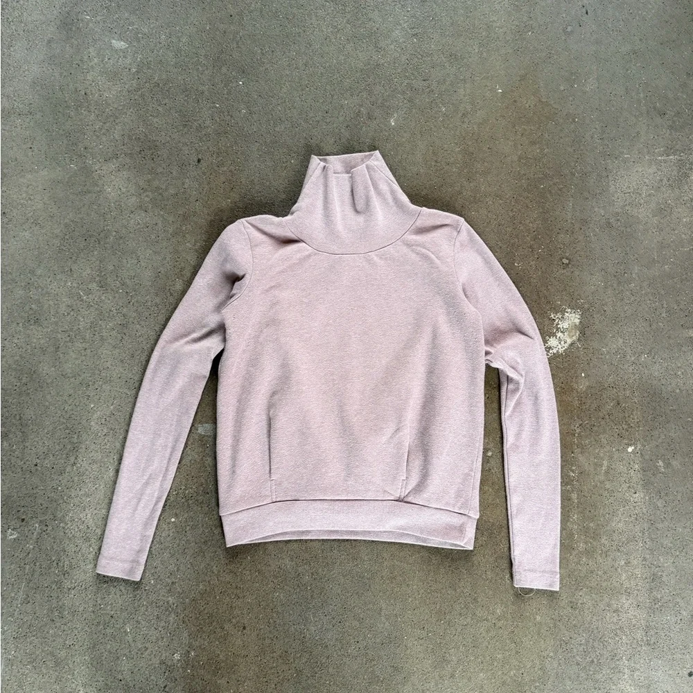 Alo Yoga Clarity Long Sleeve in Smoky Quartz Heather Size XS Athleisure Sweater